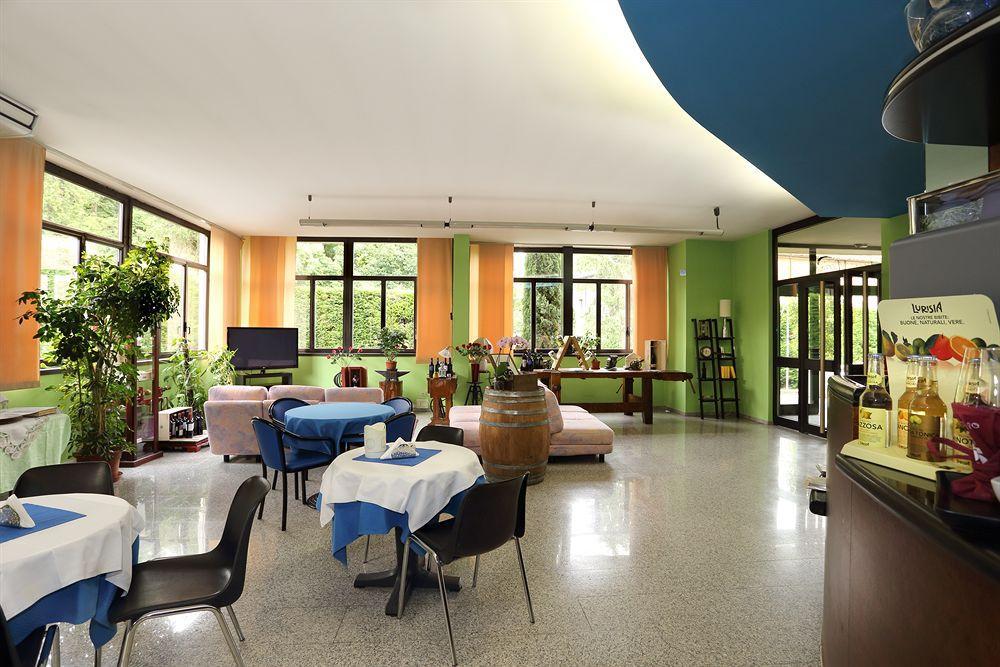 Aquamaris Hotel Sala Baganza Ngoại thất bức ảnh