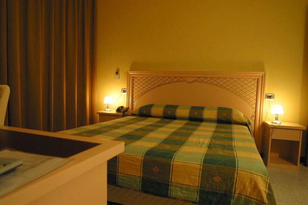 Aquamaris Hotel Sala Baganza Ngoại thất bức ảnh