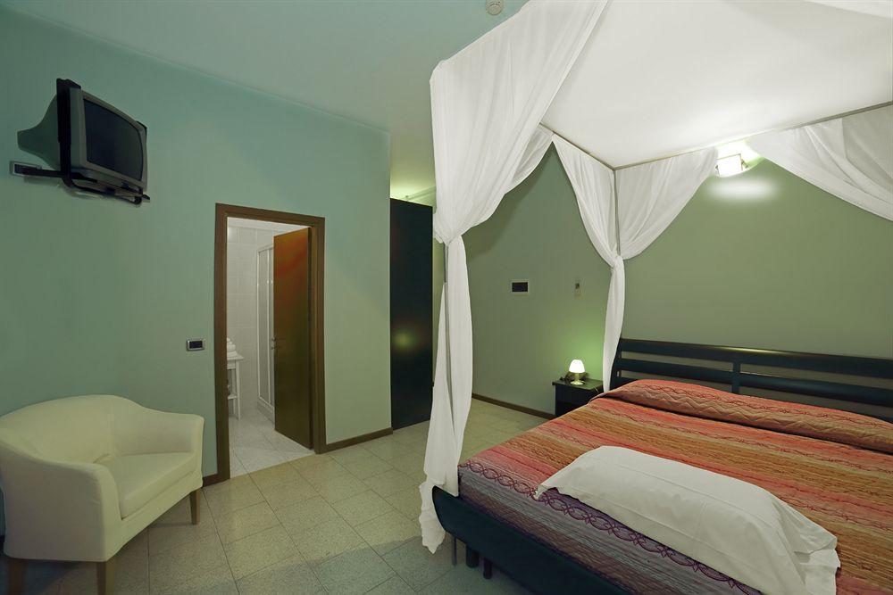 Aquamaris Hotel Sala Baganza Ngoại thất bức ảnh