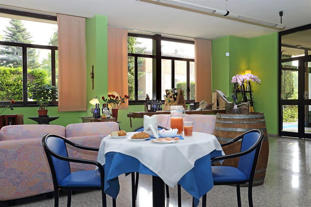 Aquamaris Hotel Sala Baganza Ngoại thất bức ảnh