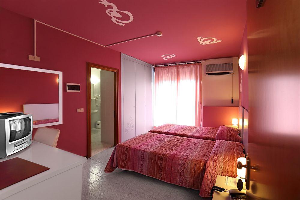 Aquamaris Hotel Sala Baganza Ngoại thất bức ảnh