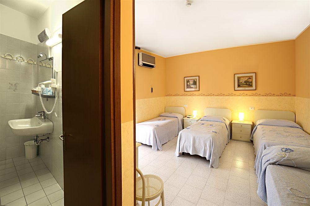 Aquamaris Hotel Sala Baganza Ngoại thất bức ảnh