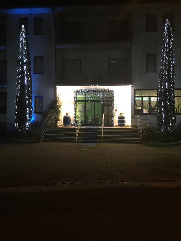 Aquamaris Hotel Sala Baganza Ngoại thất bức ảnh
