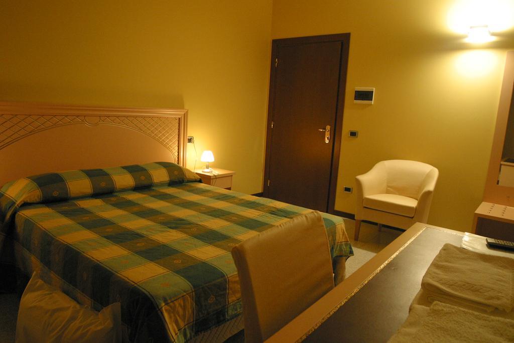 Aquamaris Hotel Sala Baganza Ngoại thất bức ảnh
