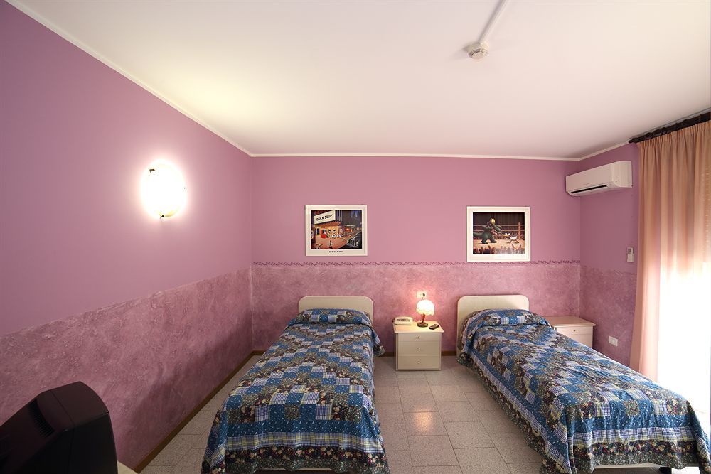 Aquamaris Hotel Sala Baganza Ngoại thất bức ảnh