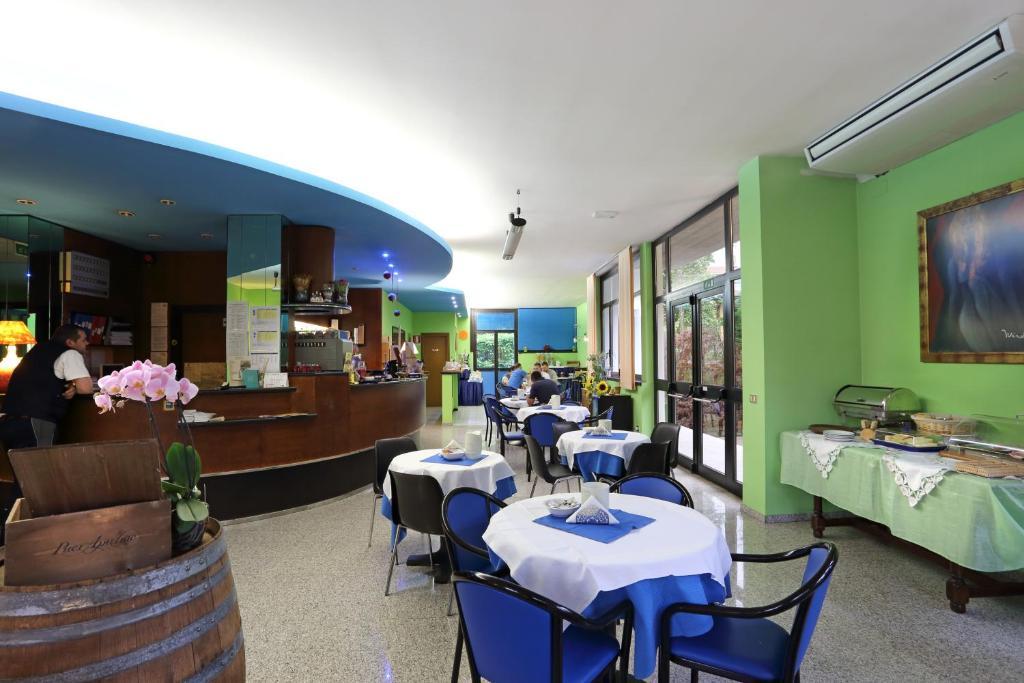 Aquamaris Hotel Sala Baganza Ngoại thất bức ảnh