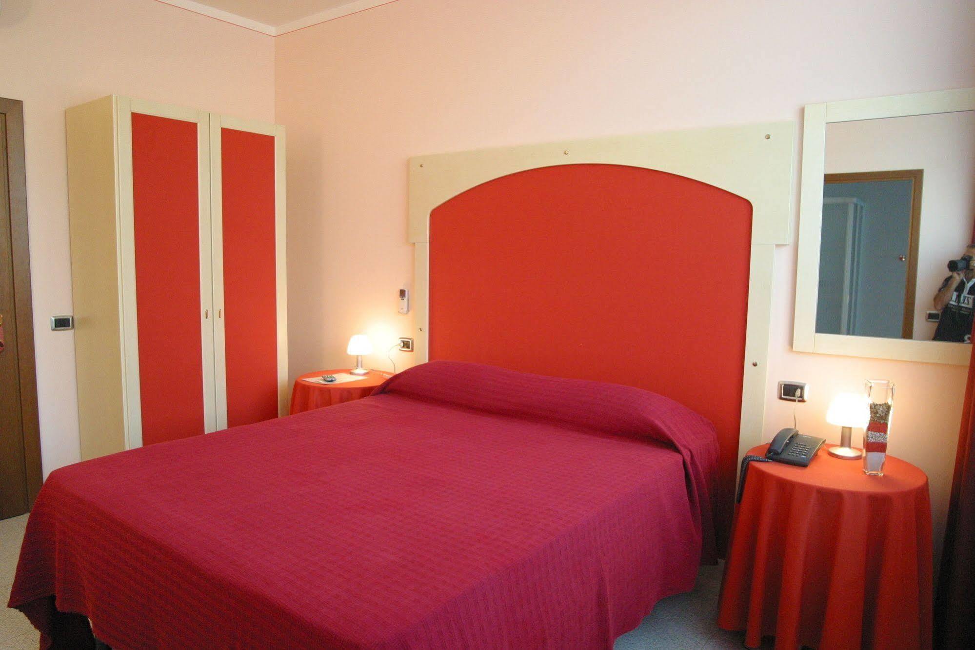Aquamaris Hotel Sala Baganza Ngoại thất bức ảnh